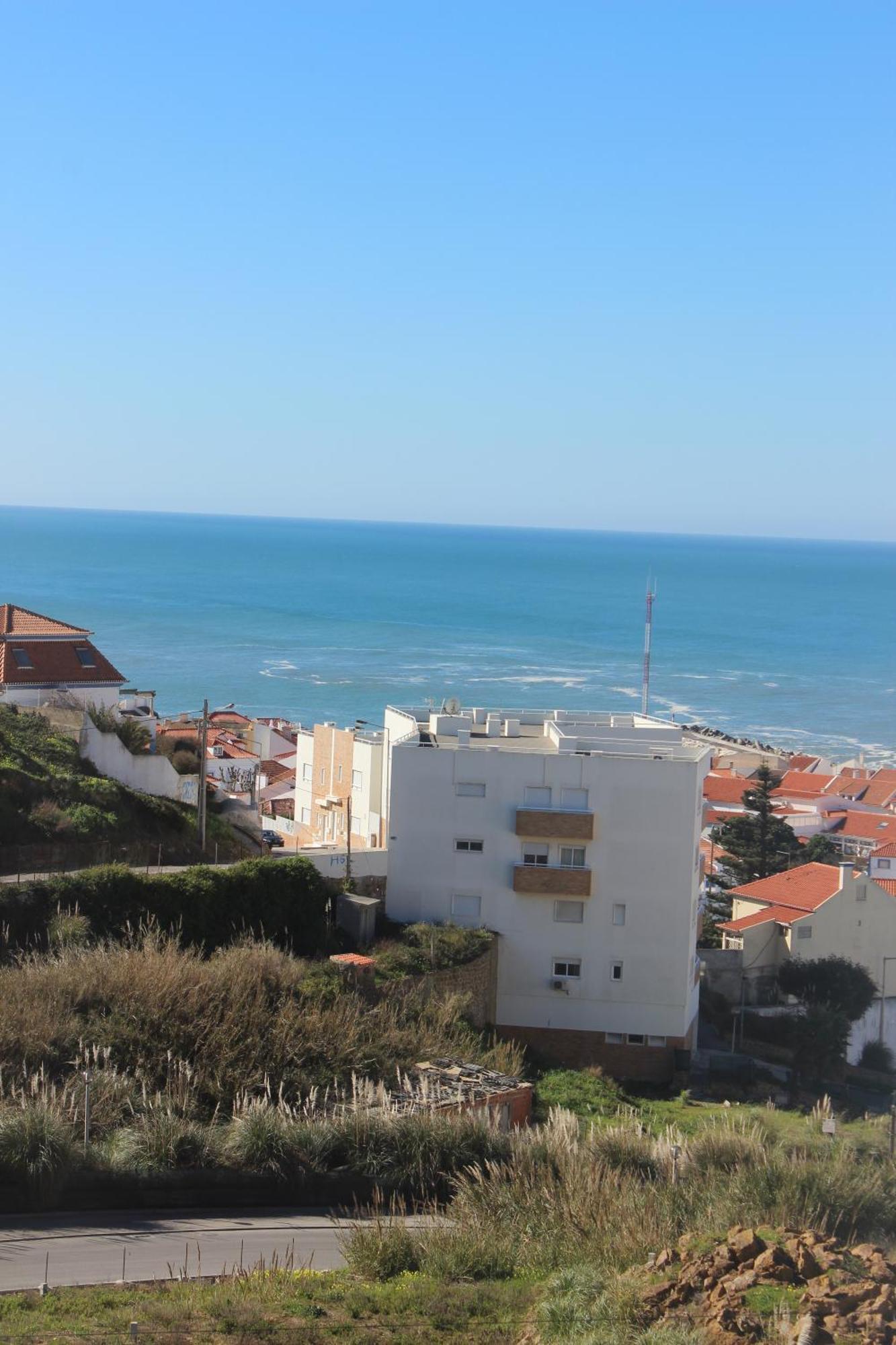 Ericeira Chill Hill Hostel & Private Rooms - Peach Garden Oda fotoğraf