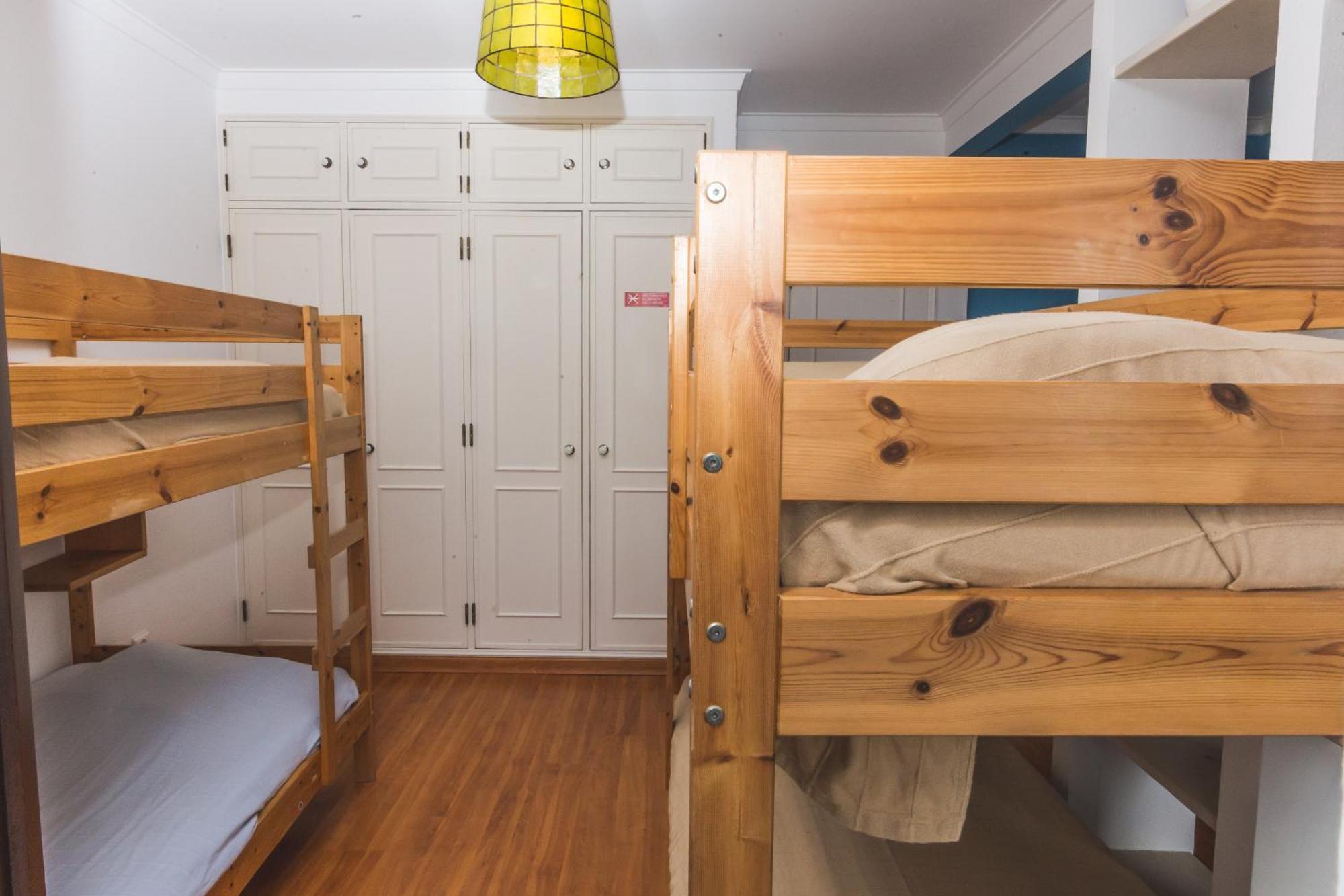 Ericeira Chill Hill Hostel & Private Rooms - Peach Garden Oda fotoğraf