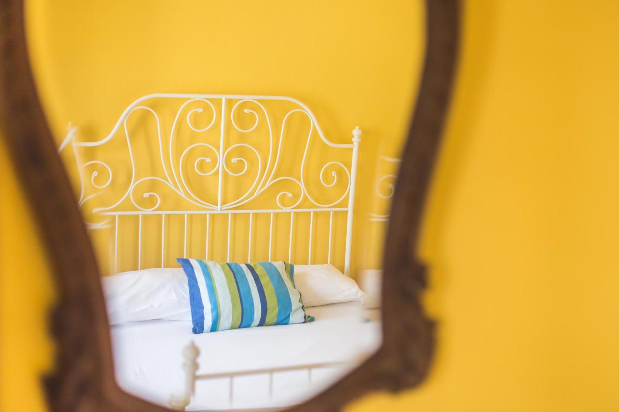 Ericeira Chill Hill Hostel & Private Rooms - Peach Garden Oda fotoğraf