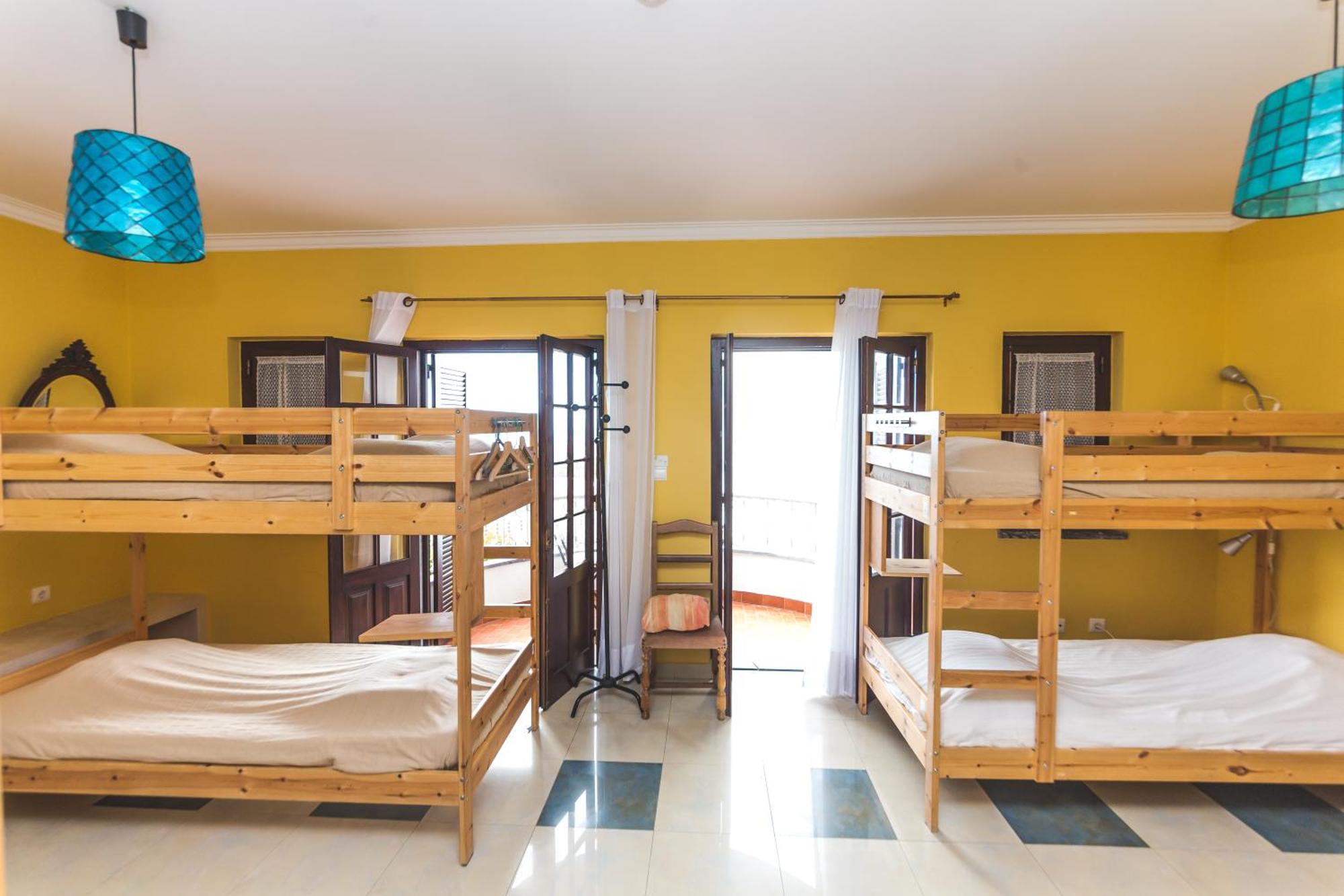 Ericeira Chill Hill Hostel & Private Rooms - Peach Garden Oda fotoğraf