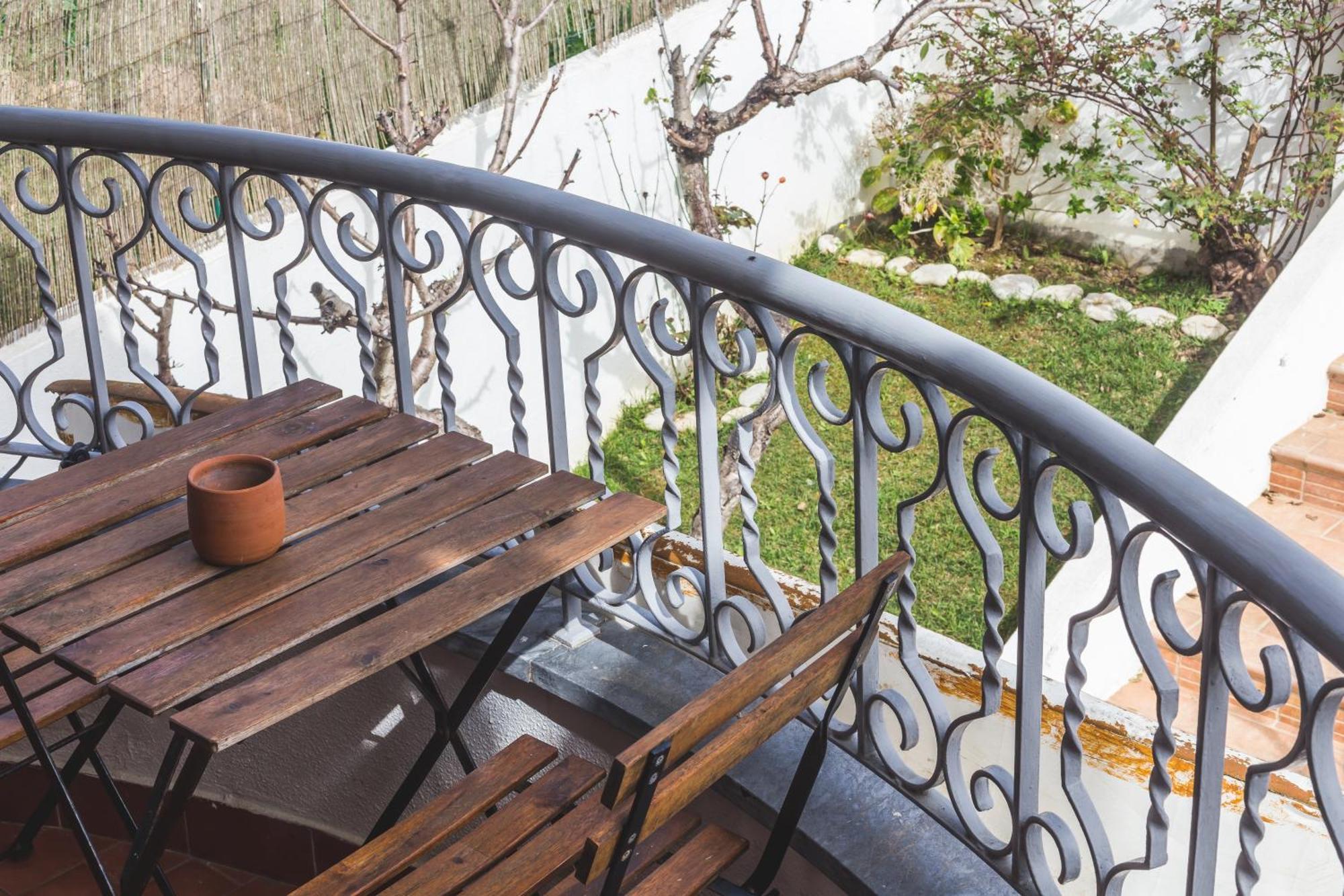 Ericeira Chill Hill Hostel & Private Rooms - Peach Garden Oda fotoğraf